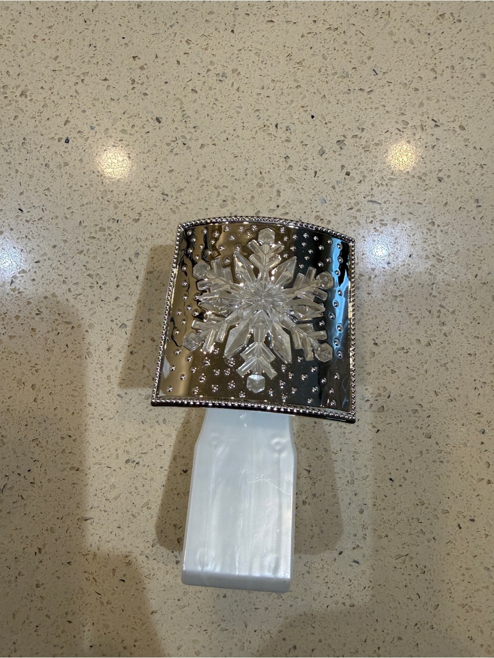 Bath & Body Works Silver Snowflake Sparkling Light Up Plug-In Fragrance Warmer